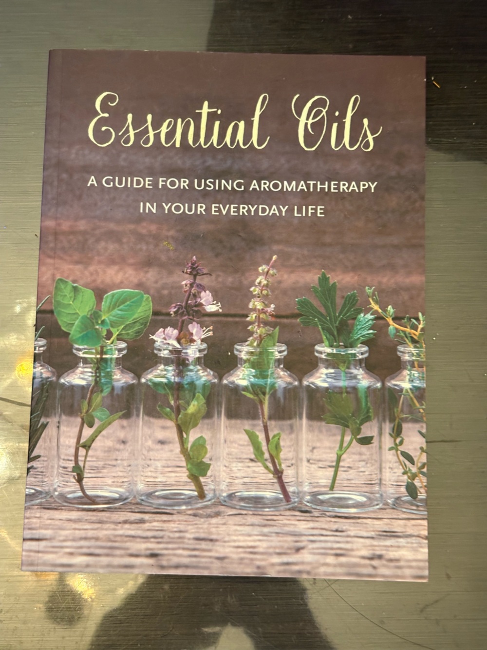 Essential Oils Botanical Aromatherapy Guide - Green